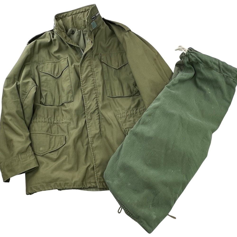 US Military M-65 Vietnam Era Field Jacket Medium Green Vtg Coat w/ Laundry Bag